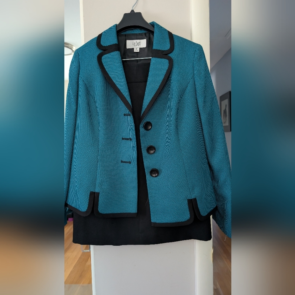 Le Suit Teal And Black Blazer with Black Pencil Skirt